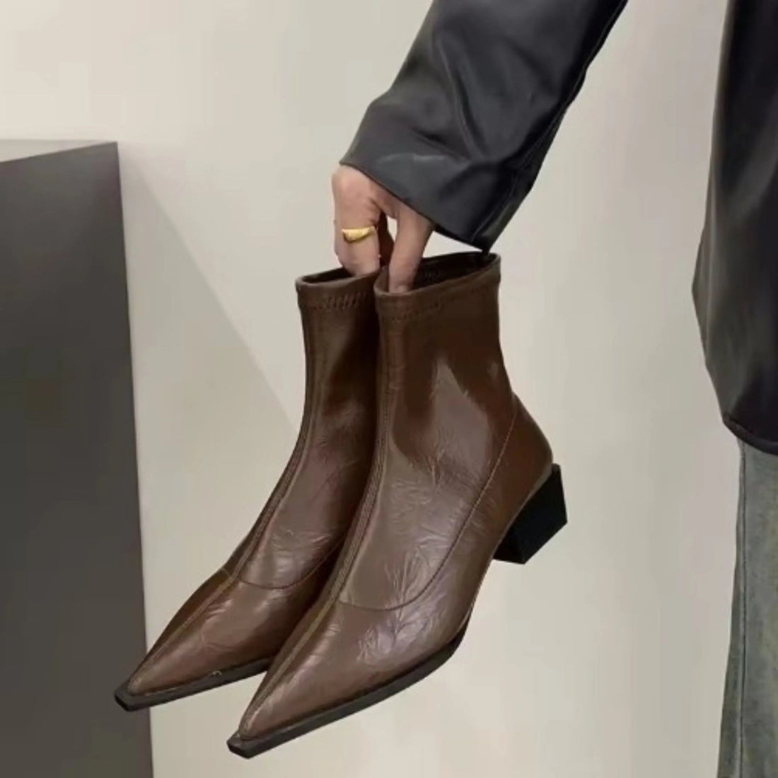 Bottines Femme – Bout Pointu, Élégantes