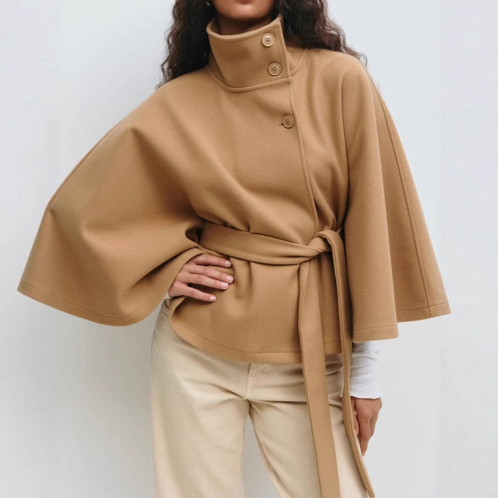 Cape Femme – Coupe Enveloppante, Col Haut