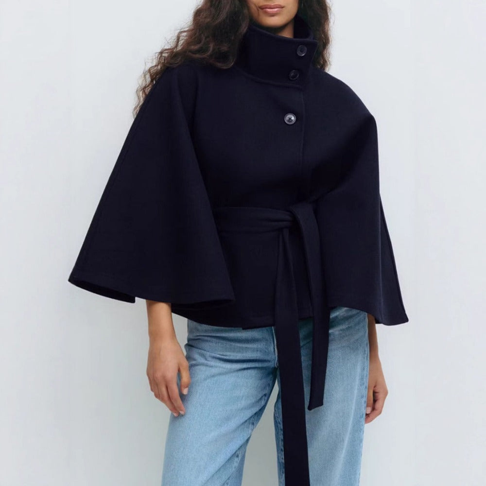 Cape Femme – Coupe Enveloppante, Col Haut