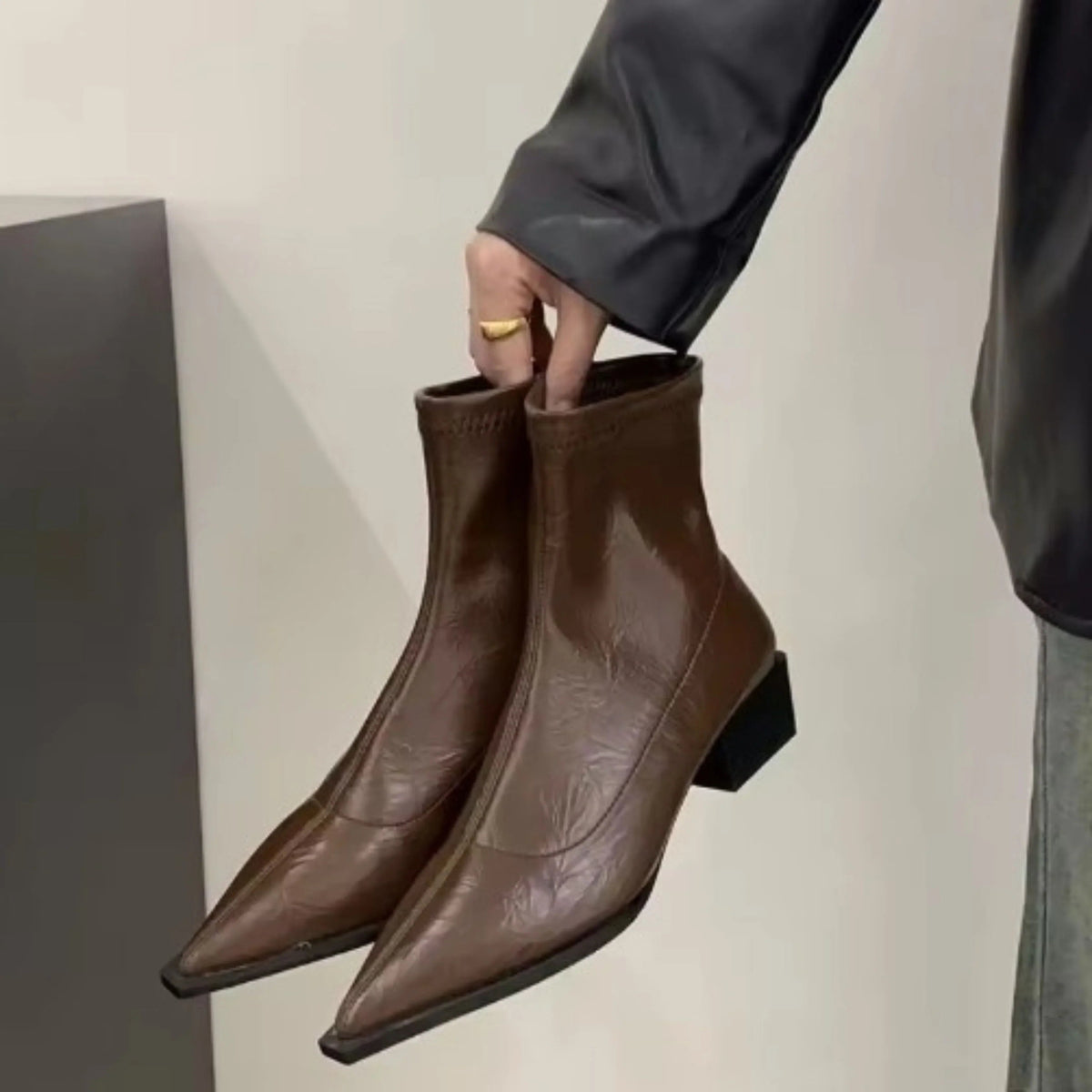 Bottines Femme – Bout Pointu, Élégantes