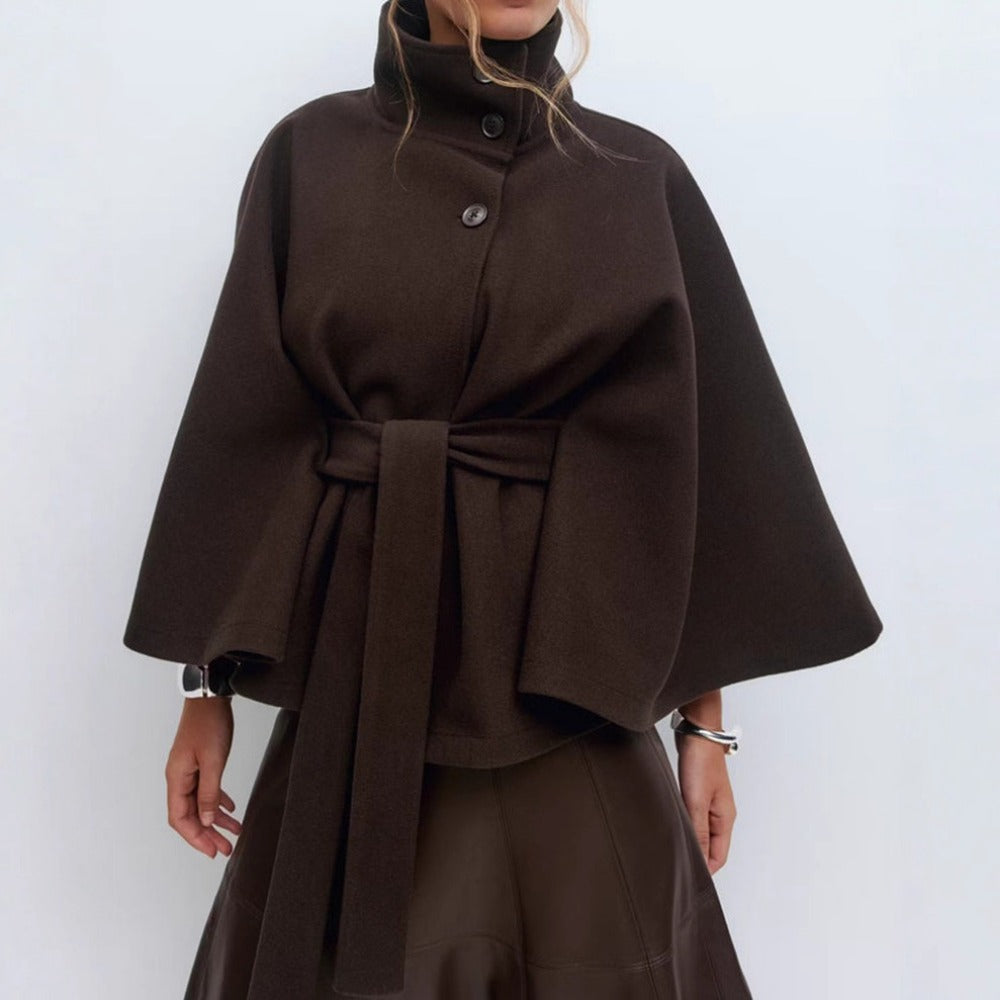 Cape Femme – Coupe Enveloppante, Col Haut