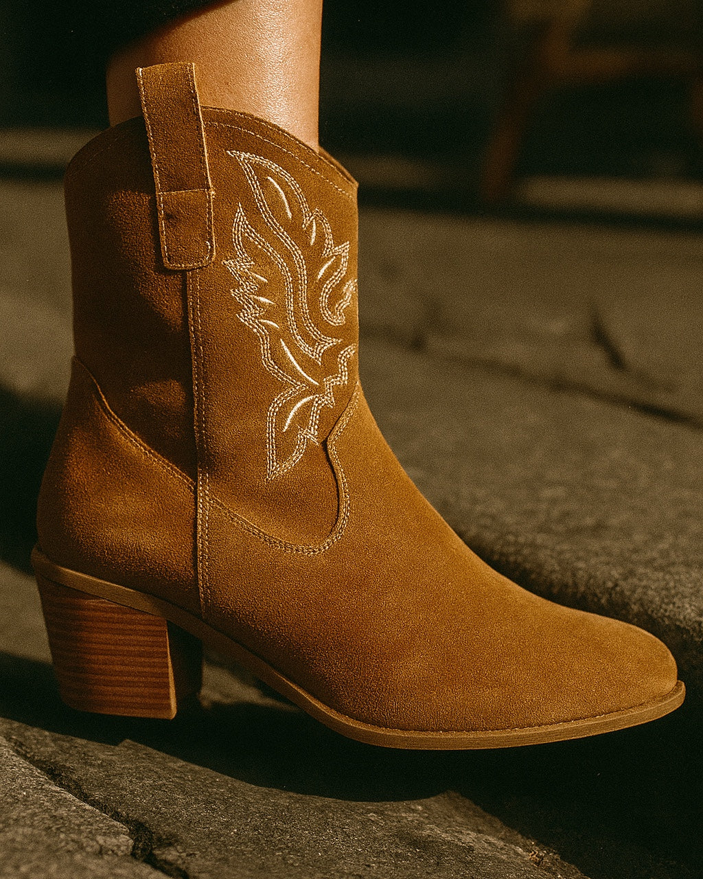 Santiags Femme – Brodées Camel, Bout Pointu